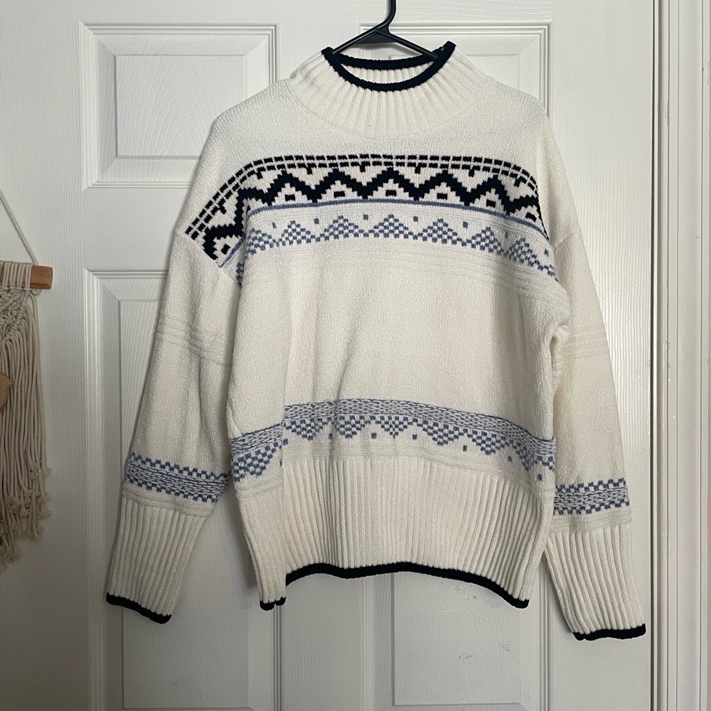 Christian Siriano Women’s XL Cozy White, Blue, and Black Patterned Sweater